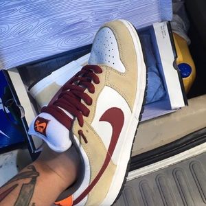 Nike SB Dunk Low “Crimson”